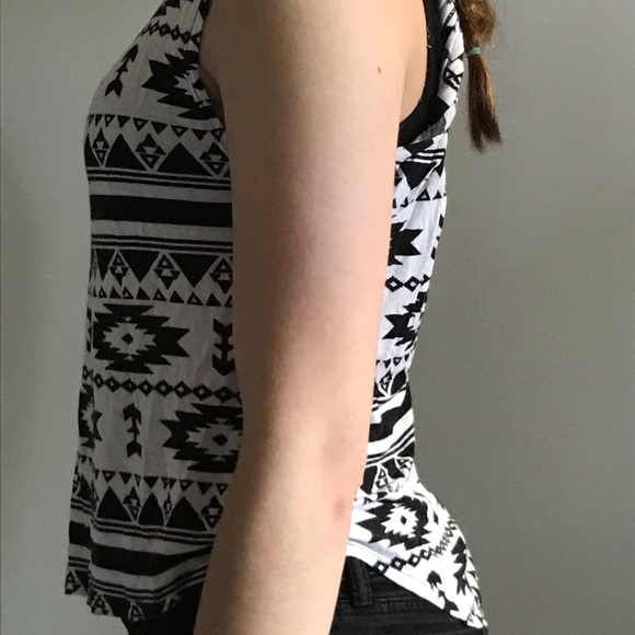 Pattern tank top🦋🦕 - Picture 2 of 3